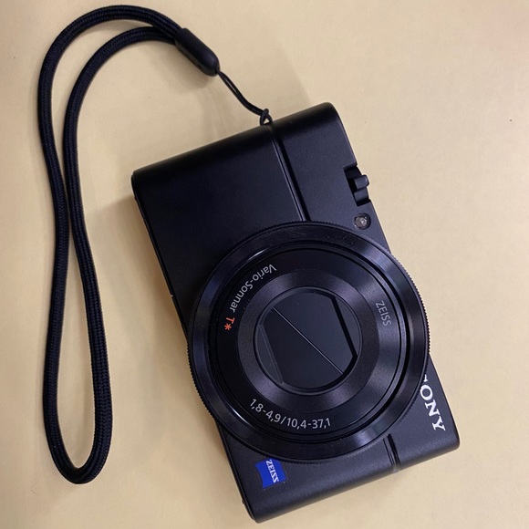 Sold !!! Brand new camera - Picture 1 of 6